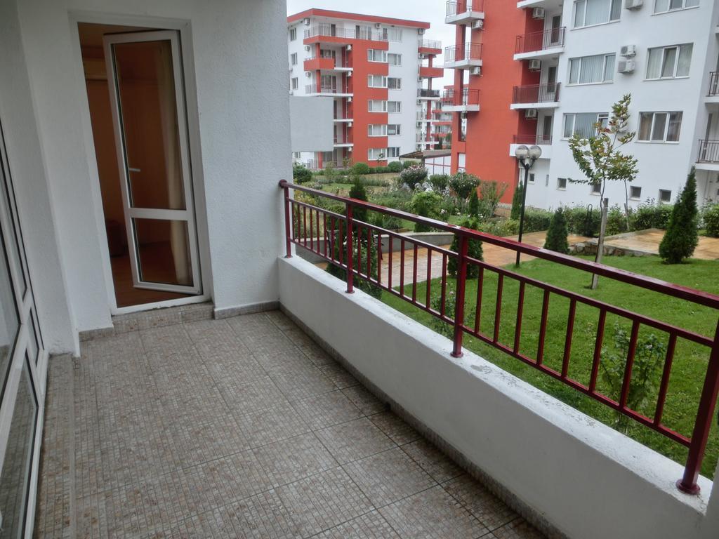 Apartment Panorama On Complex With Pools And Beach, Sveti Vlas Esterno foto