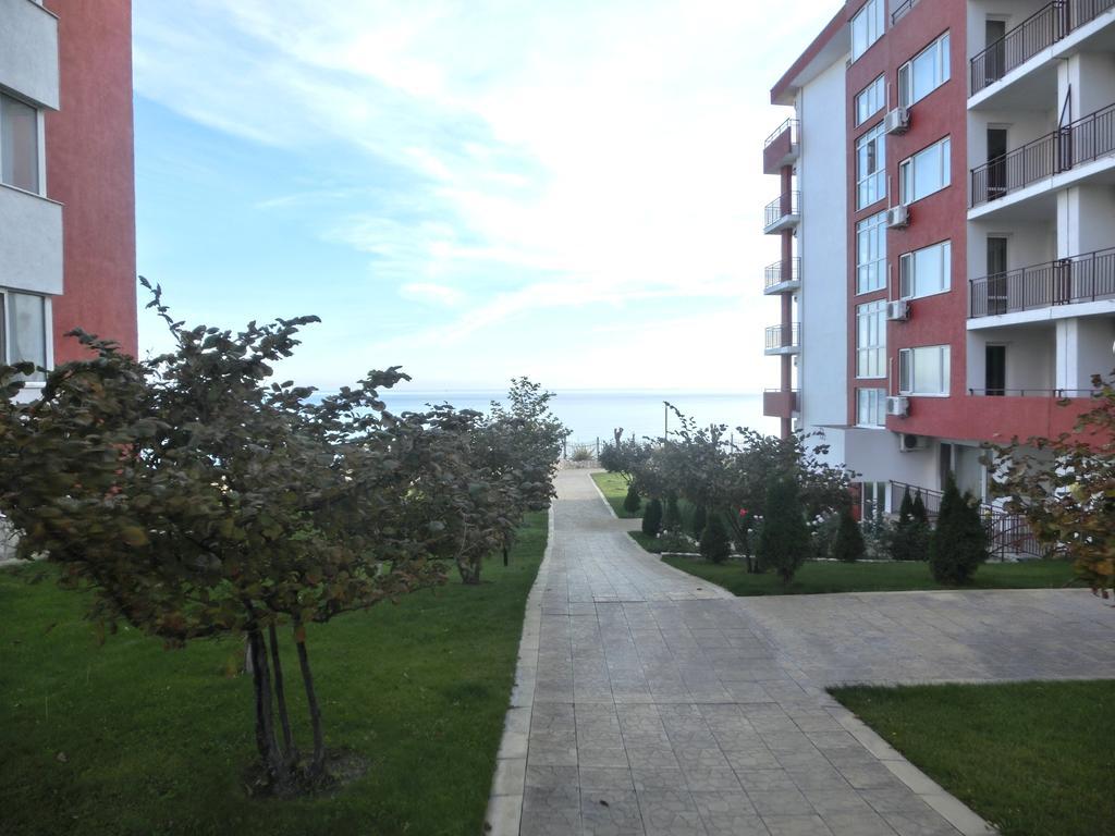 Apartment Panorama On Complex With Pools And Beach, Sveti Vlas Esterno foto