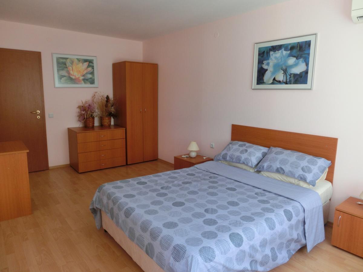 Apartment Panorama On Complex With Pools And Beach, Sveti Vlas Esterno foto