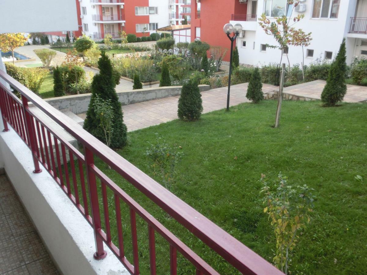 Apartment Panorama On Complex With Pools And Beach, Sveti Vlas Esterno foto